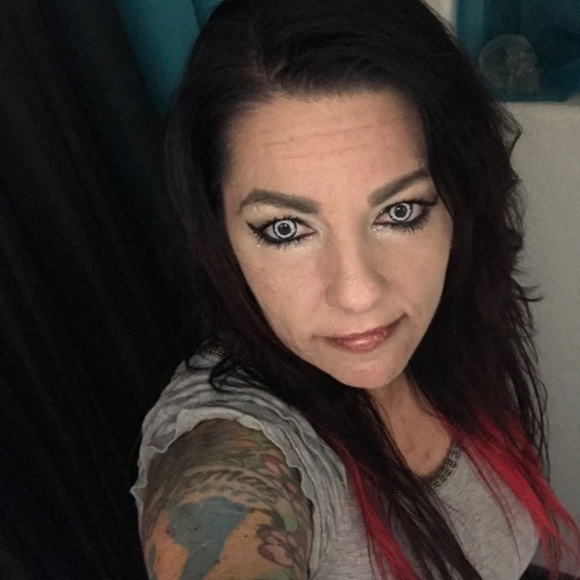 Meet your Posher, Stacy - Picture 2 of 9